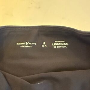 Old Navy Black High-Rise Leggings size 6-7